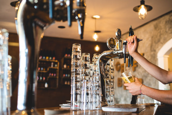 Come spillare la birra, senza fare disastri.